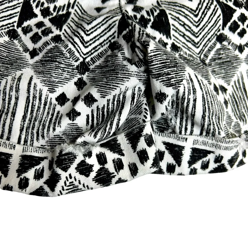 American Eagle Stretch Midi Shorts Distressed White & Black Patterned Size 0